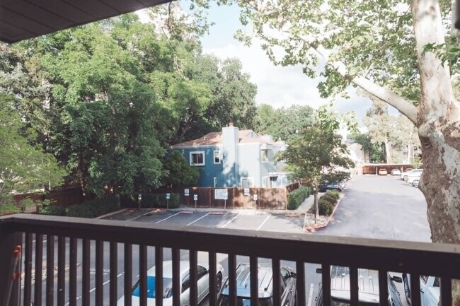 Photo - 1173 Honey Trl