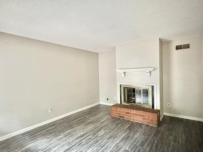 Photo - 2067 Goldbrier Ln