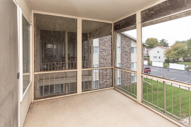 1BR, 1BA - 950 SF