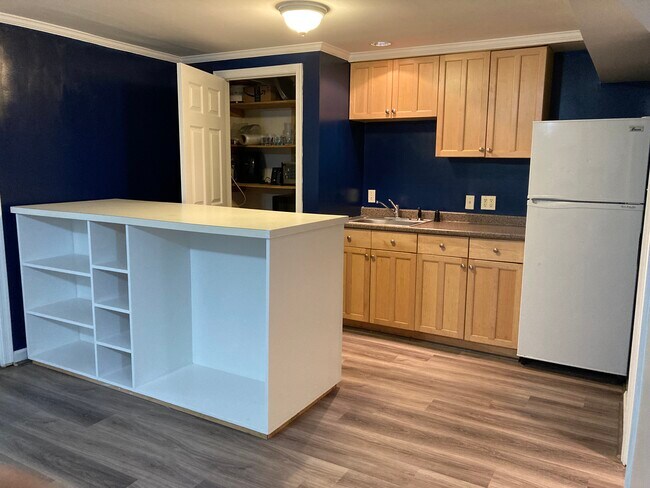 pantry and storage - 500 Meadow Hall Dr Unit 500