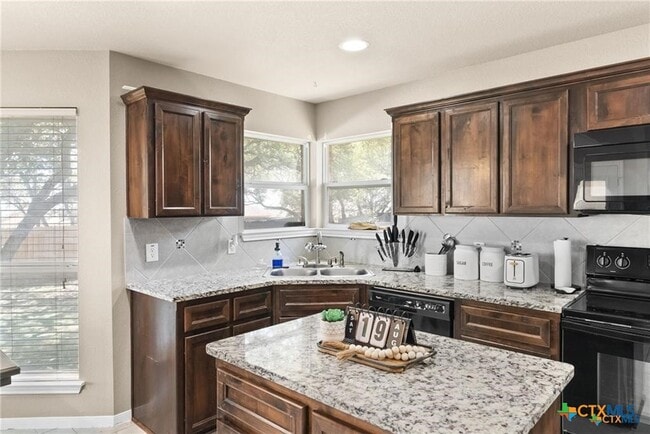 Photo - 3421 Doss St