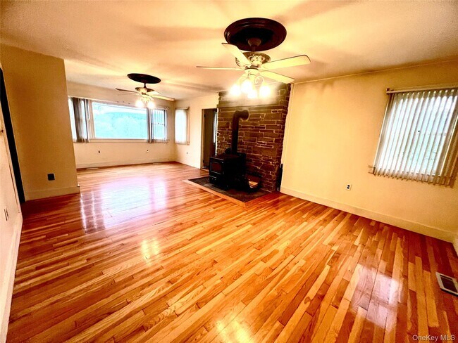 Photo - 57 Hubbard Rd