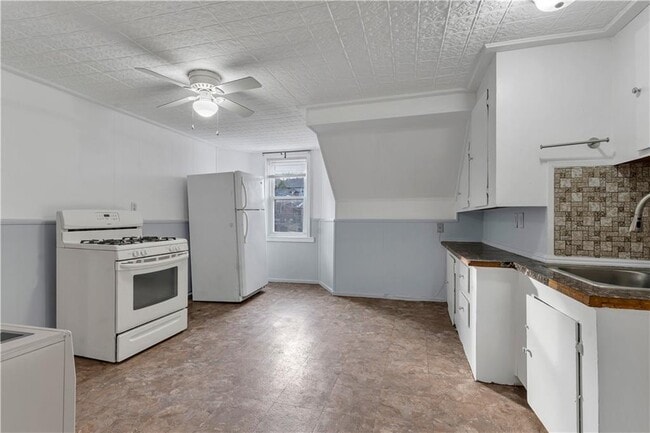 Building Photo - 244 Paradis Ave Unit 3