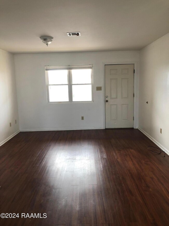 Photo - 709 Hwy 90 E