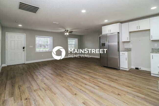 Photo - 3 Bedroom Pet-Friendly Home in LEESBURG, FL with Main Street Renewal