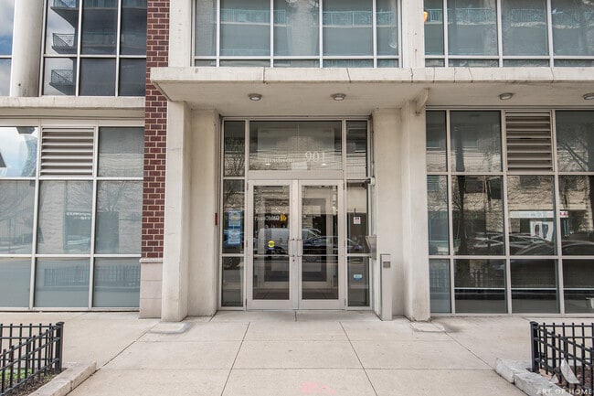 Photo - 901 W Madison St