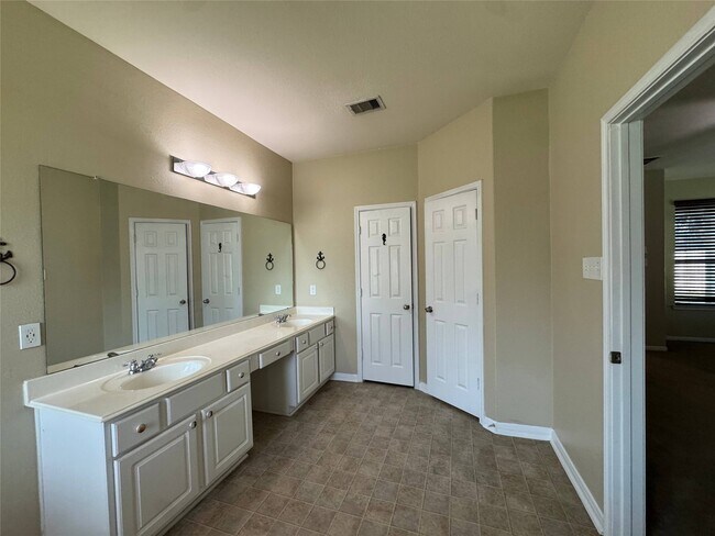 Building Photo - 20702 Quartz Creek Ln Rental