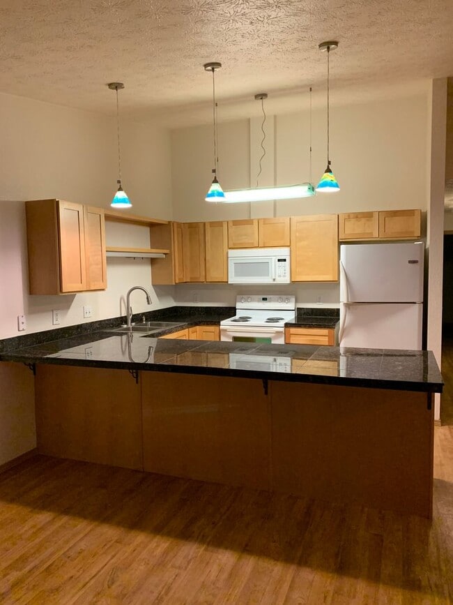 Photo - AVAILABLE NOW!! West side - 2 Bdrm, 1 Bath Unit ERTL - 7621 Snow View Drive