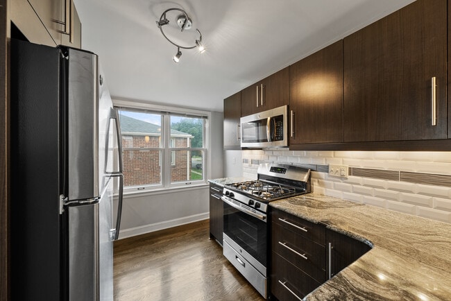 Building Photo - 3806 S Brust Ave Unit Bay View 3B Close To Lake