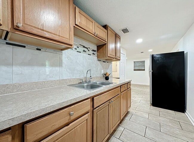 Photo - 2842 Lucoma Dr