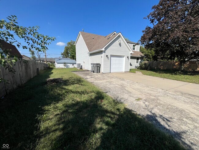 890 E Edwards Ave