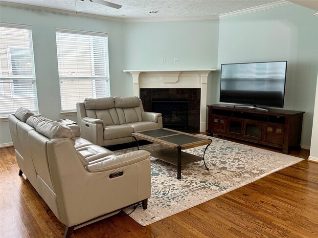 Building Photo - 3410 Skyline Village Dr Rental