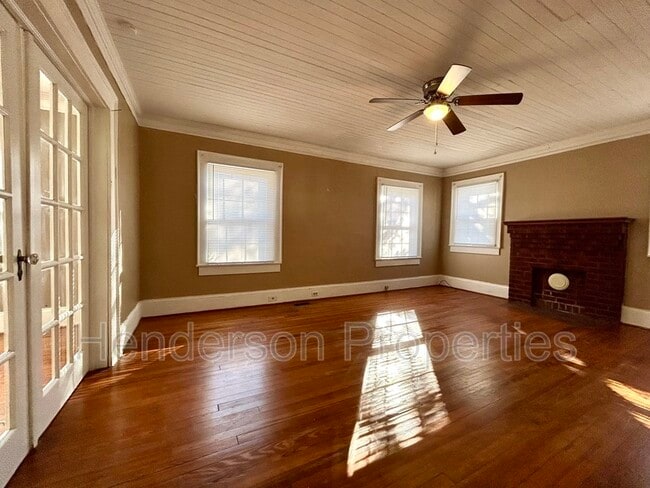 Photo - 935 Old Charlotte Rd SW