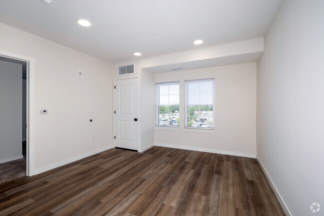 1BR, 1BA - 723SF - Living Room