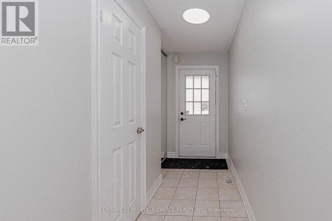 Photo - 5844 Gant Crescent