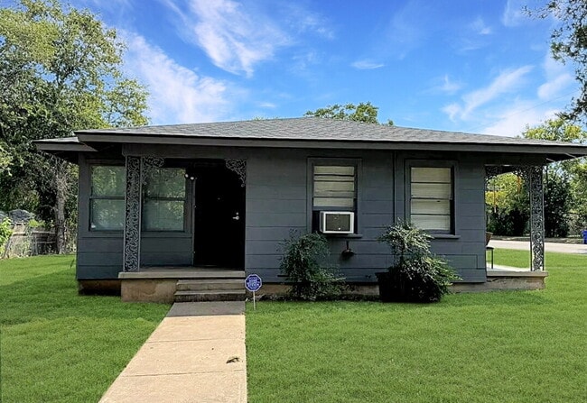 Building Photo - ***$500 OFF First Full Month’s Rent if you...