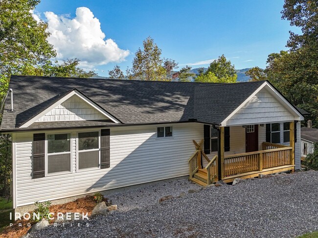 Newly Built 3-Bedroom Home in Swannanoa - Newly Built 3-Bedroom Home in Swannanoa