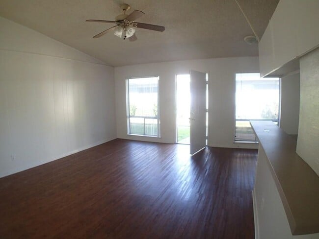 Photo - 608 W 51st St Unit #104