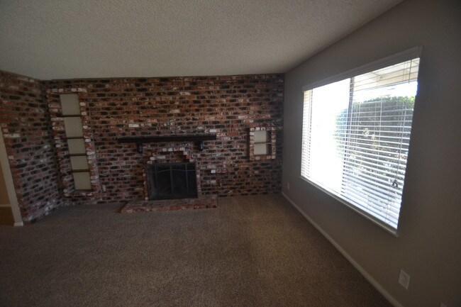 Photo - 11060 Davis St