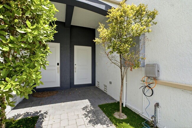 Photo - 432 SE 16th St