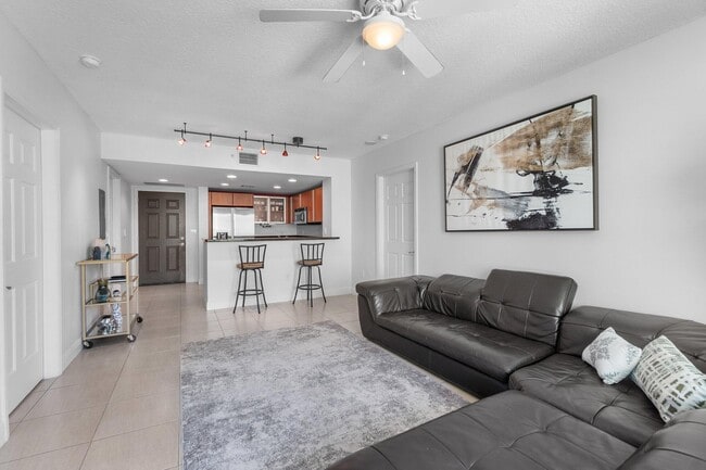 Photo - 610 Clematis St Unit 523