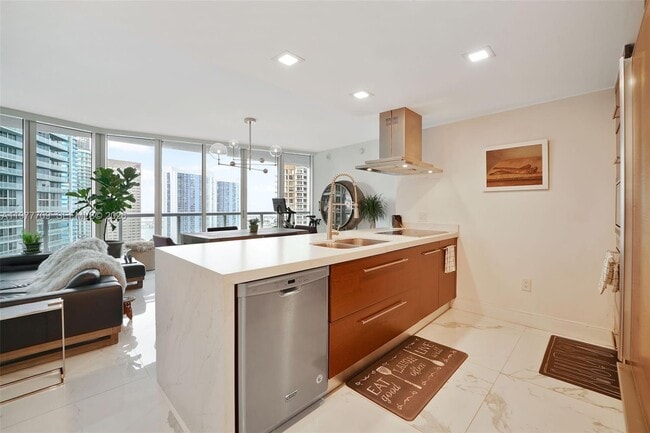 Photo - 495 Brickell Ave