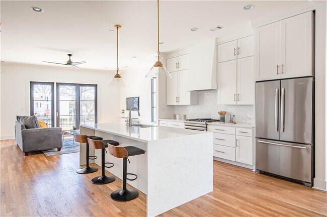 Photo - 1118 Arkwright Pl SE