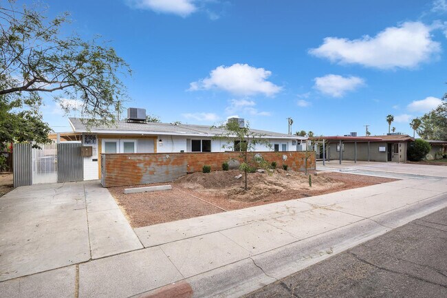 Photo - 2106 S Granada Dr Unit Apt 3