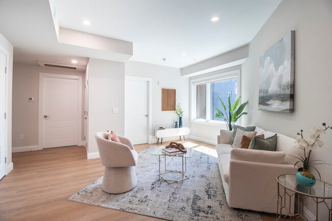 305 Lakeview Apartments