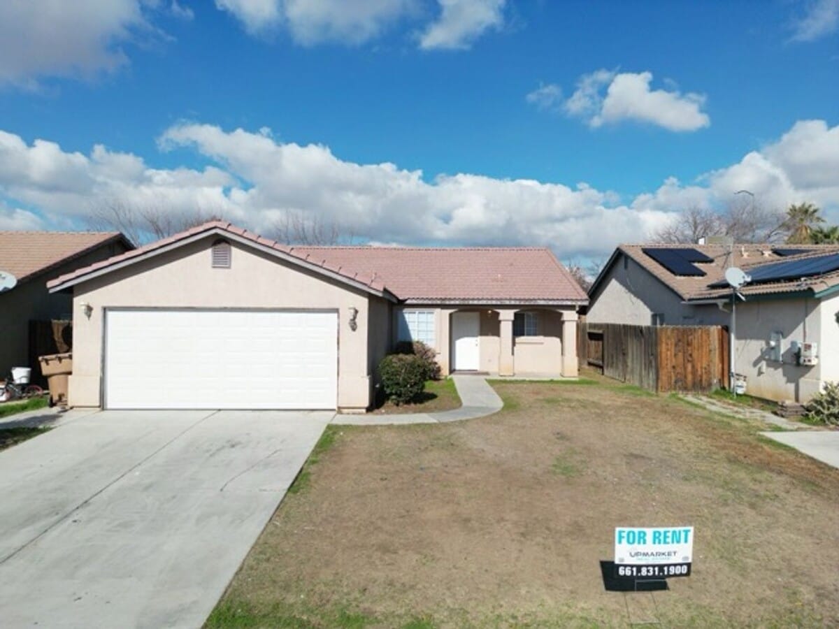 Cozy 4-Bedroom Home in North Bakersfield - Cozy 4-Bedroom Home in North Bakersfield