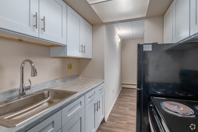 1BD, 1 BA - 500SF - Kitchen