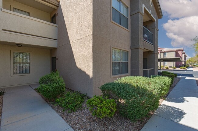Building Photo - 8000 W Badura Ave Unit West Badura Ave 8000 1120