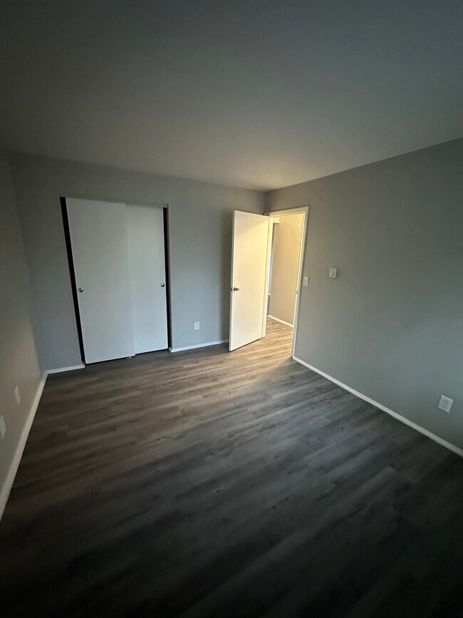Photo - Oak St Apartments
