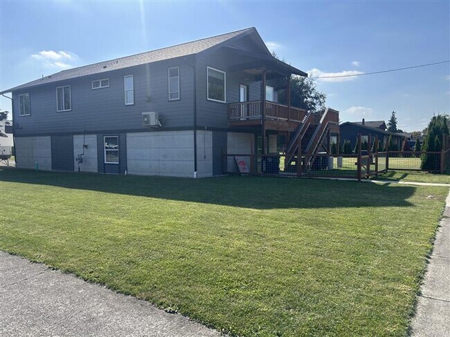 Photo - Great 3-bedroom, 2 bath home in Sumas, WA
