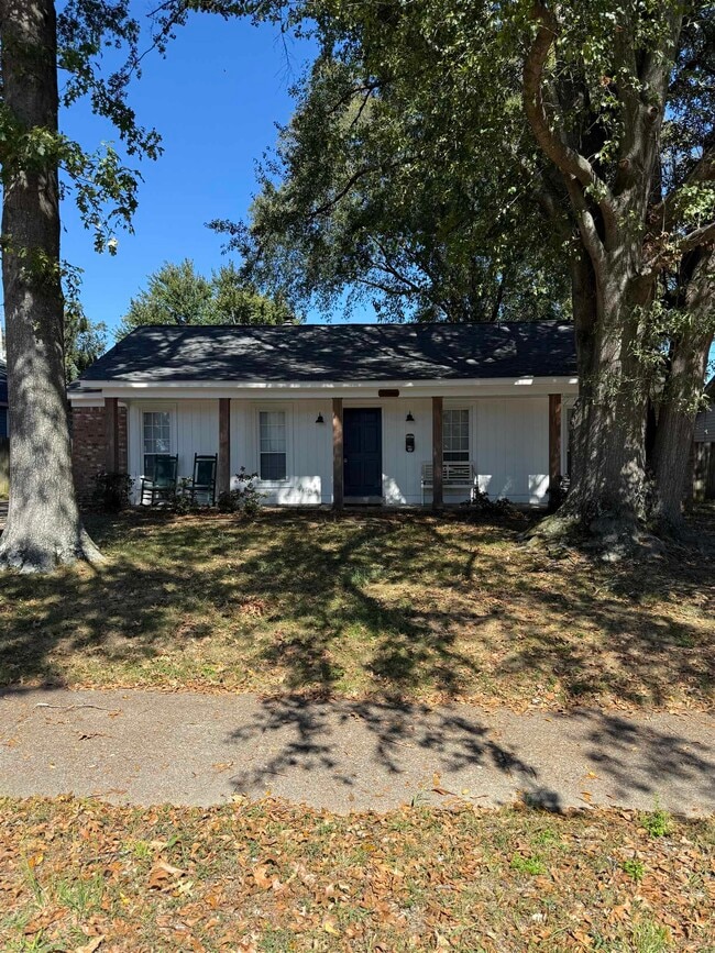 Building Photo - 7200 Devine St