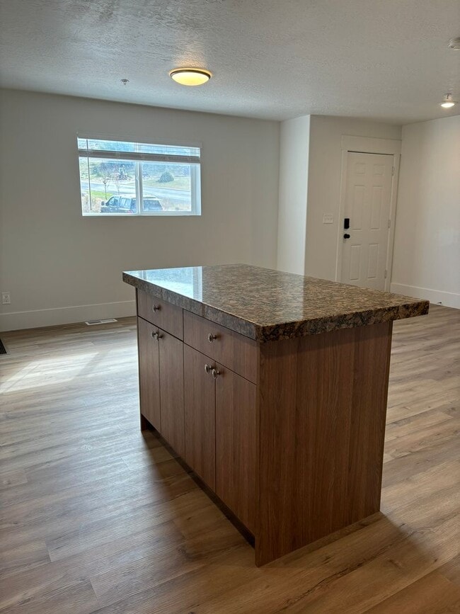Building Photo - ***MOVE IN SPECIAL*** Rental