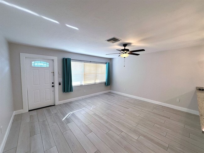 Photo - ** CENTRAL NAPLES ** 3 BED + DEN / 2 BATH ...