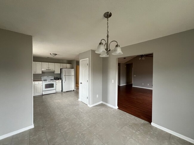 Photo - 705 Ogeechee Dr E