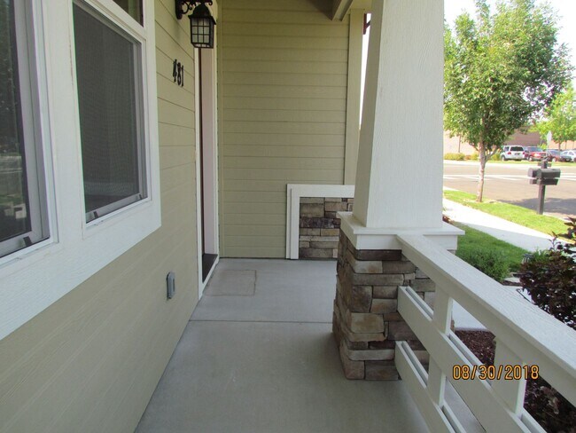Photo - Beautiful 3 bed 2 bath in the popular Paramount community