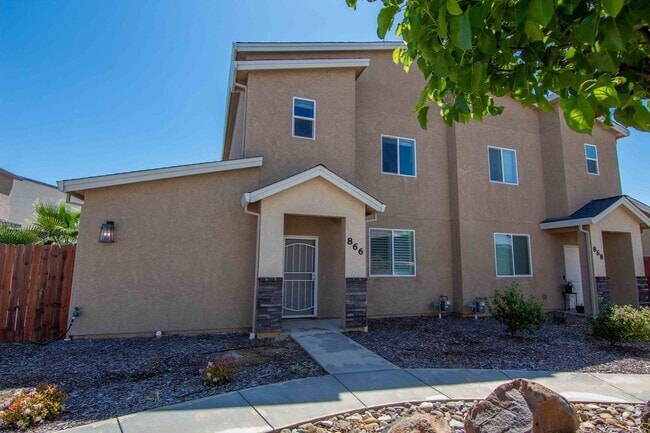 Building Photo - 2127 Square feet! 4 Bed, 2.5 Bath in Villa... Rental