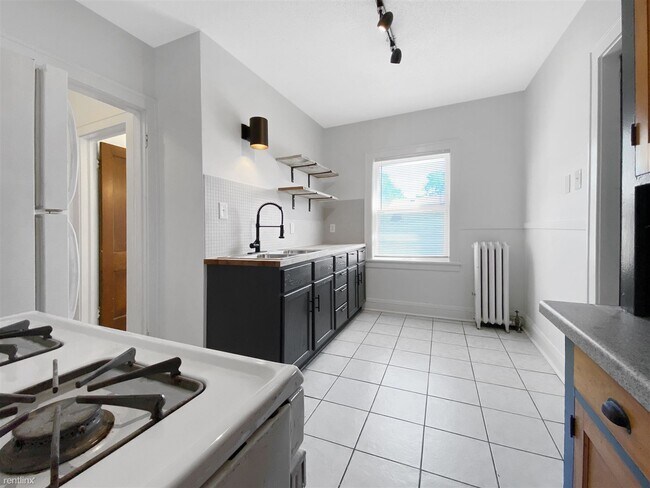 Photo - 2 br, 1 bath 4plex - 3912 North Thomas Ave...