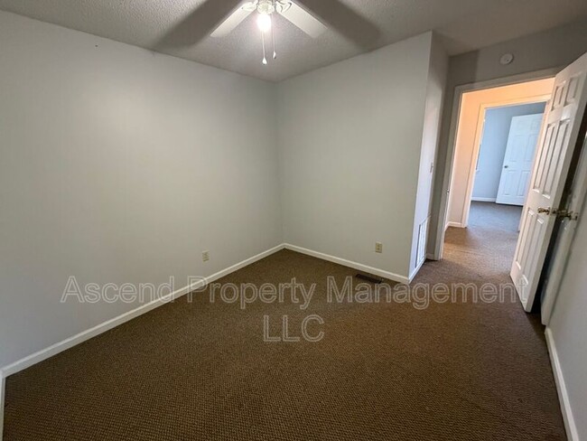 Photo - 2703 NW Georgetown Dr Unit 8