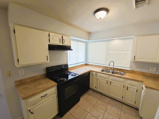 Photo - 5611 Caldicote St