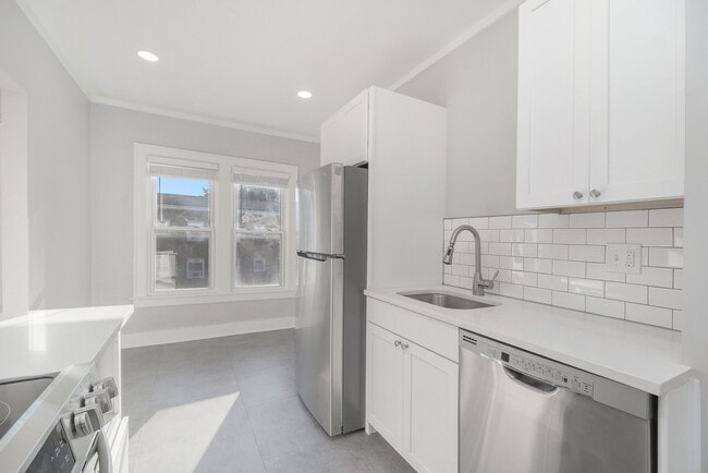 Photo - 601 W 4th St