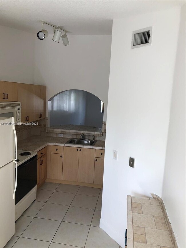 Photo - 1240 SE 31st Ct Unit 205-32