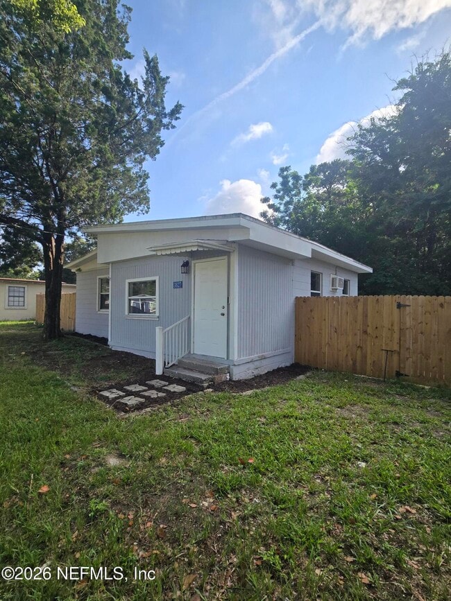 Photo - 3827 Eve Dr W
