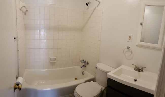 Photo - 1008 Suffolk Blvd