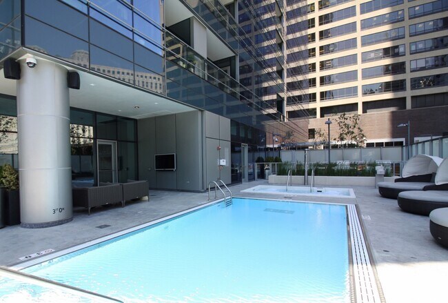 339 W Wolf Point Plaza Unit 1501