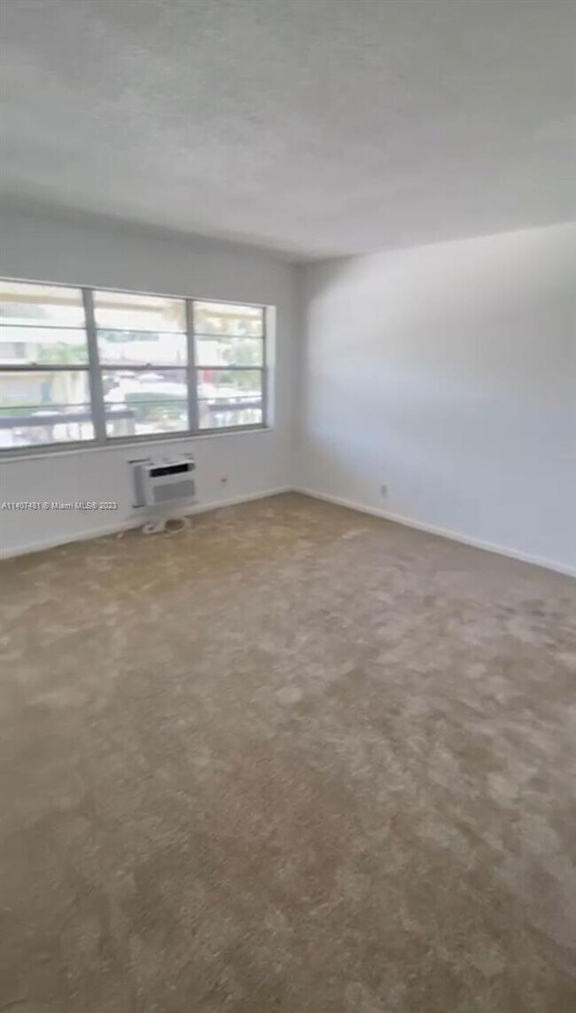 78 Kingswood B Condo For Rent in West Palm Beach, FL