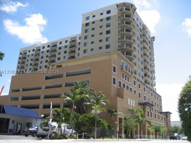 Building Photo - 4242 NW 2nd St Unit 616